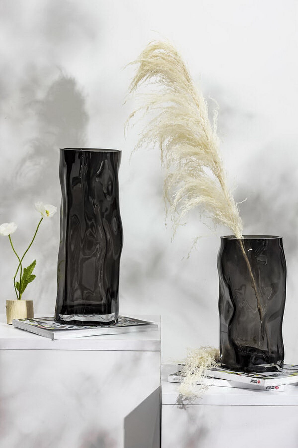 Tall cylindrical vase with irregular form, like black wood. ABU40GR