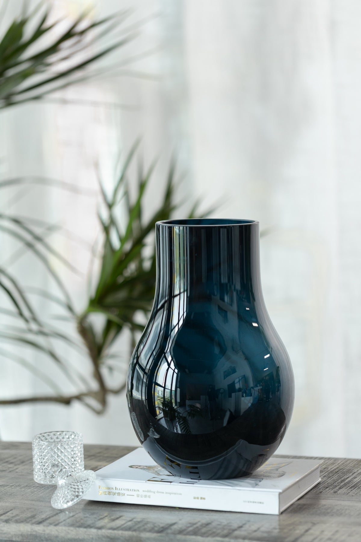 Moderne elegante grote vaas in diepblauw kwaliteitsglas, DAVOS15